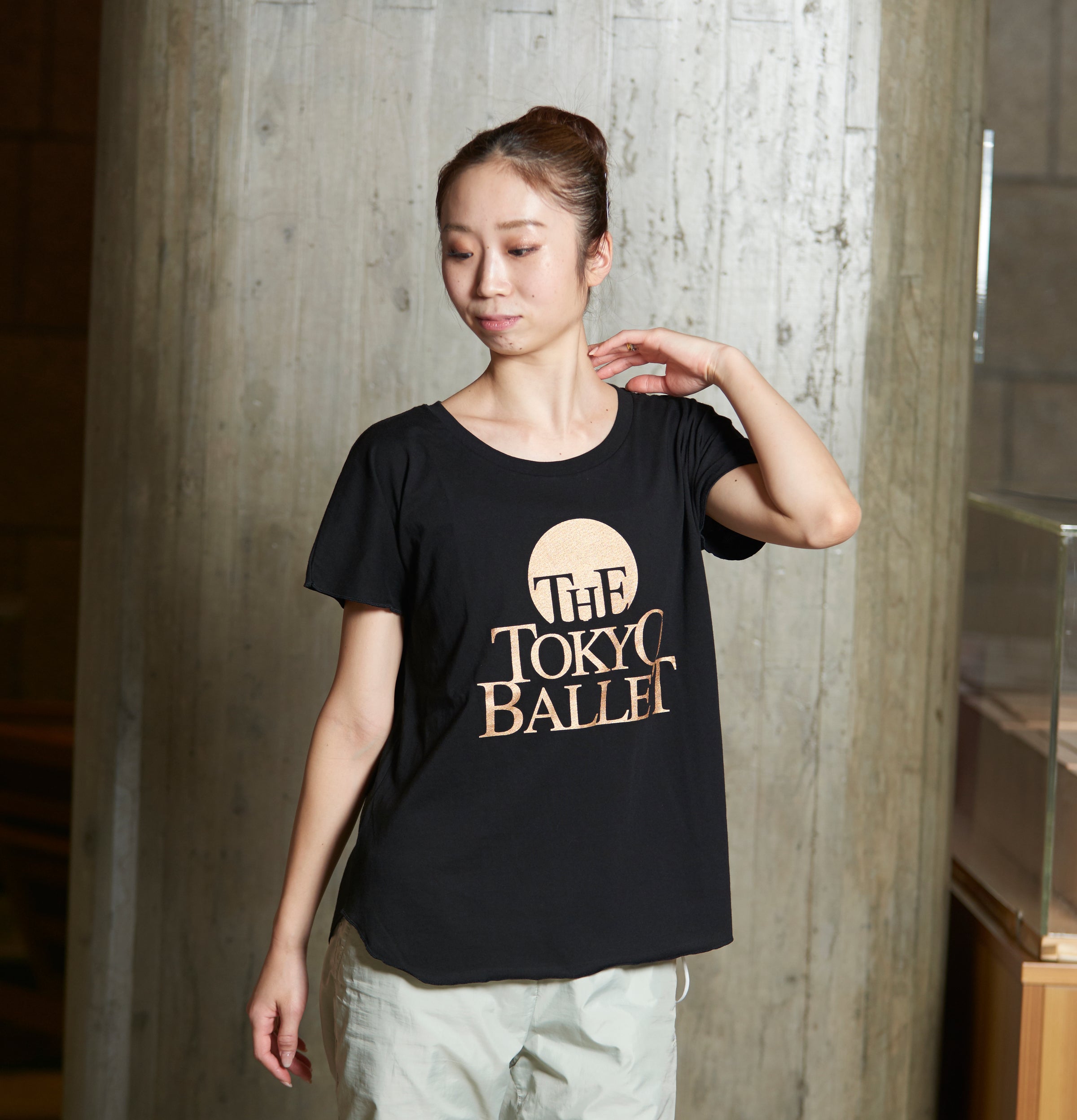 英国ロイヤル・バレエTシャツ黒 気持ち良し